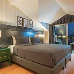 Marina Bay Hotel