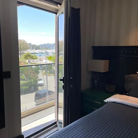 酒店 Marina Bay 3*