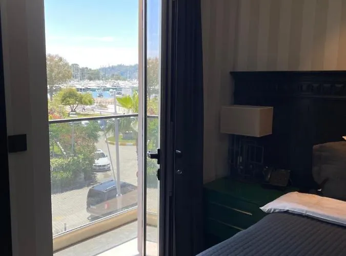 Szálloda Marina Bay 3*