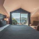 Marina Bay Hotel