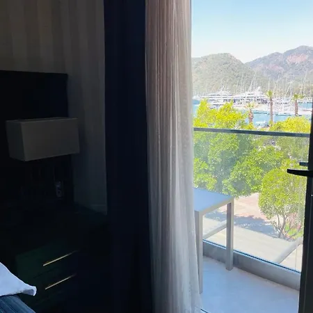 Ξενοδοχείο Marina Bay 3*