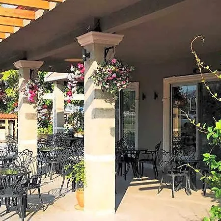 Marina Bay מלון 3*
